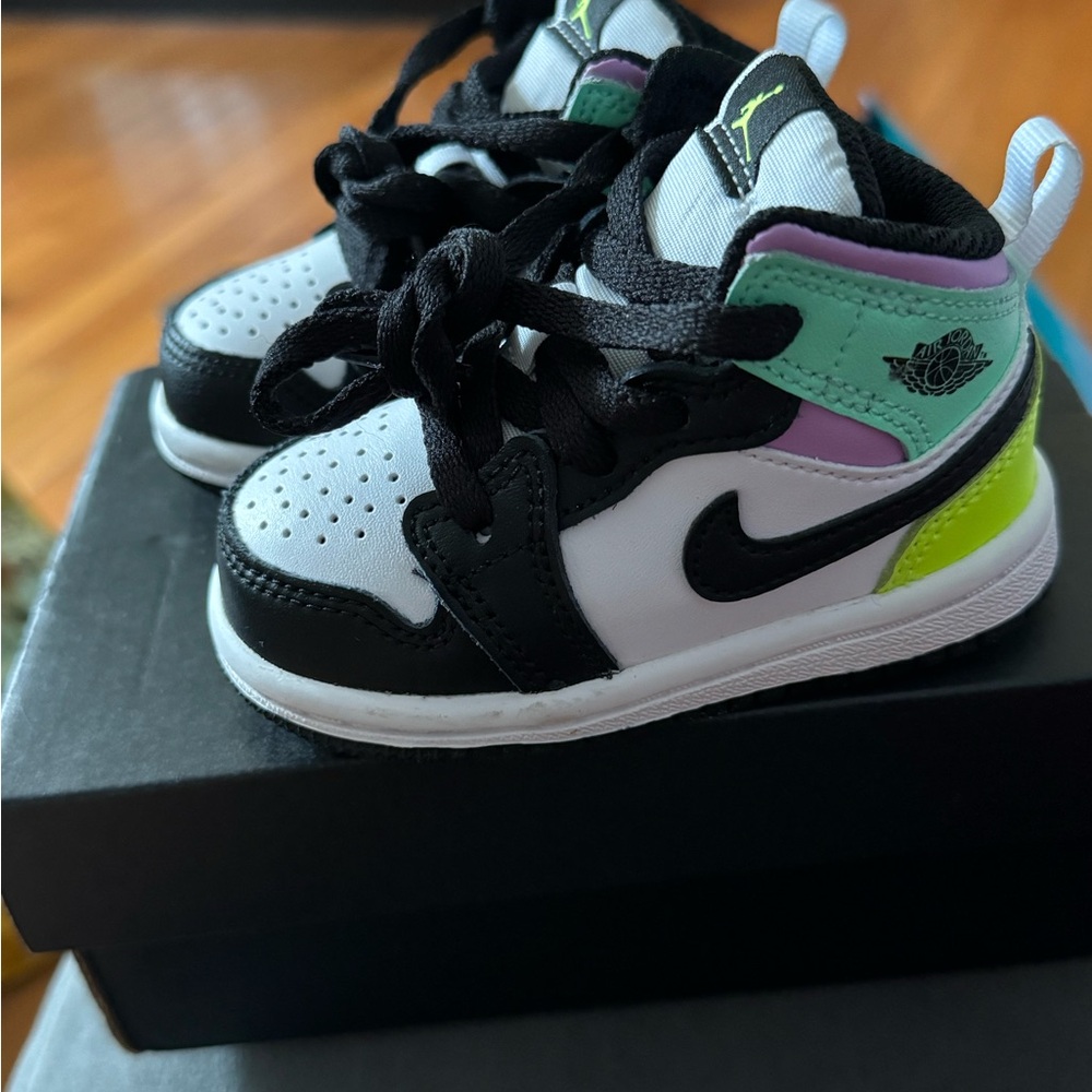 Jordan 1 mid